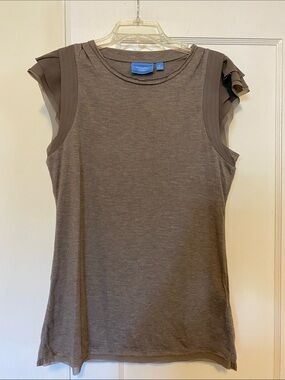 🎀 5/$20 🎀 Simply Vera Vera Wang top with flutter sleeves size medium